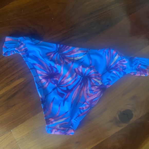 Bathing suit bottoms - Picture 3 of 3